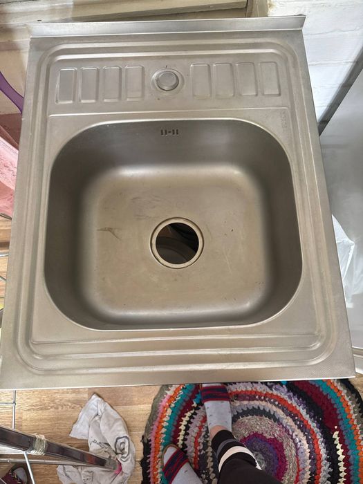 Кухонная мойка с тумбой