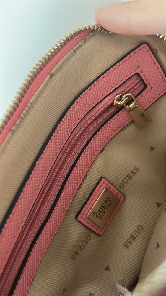 Розова чанта GUESS