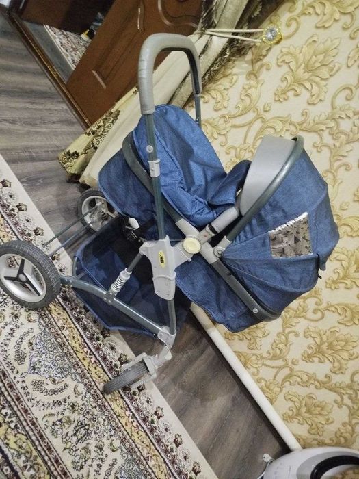 Детская коляска — удобная, прочная и в хорошем состоянии