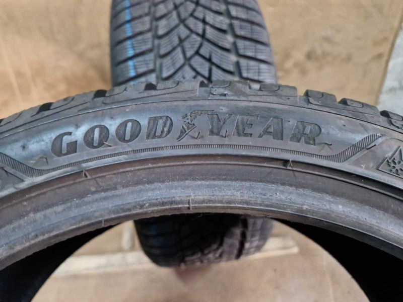 2 Goodyear R18 225/40
зимни гуми DOT2619