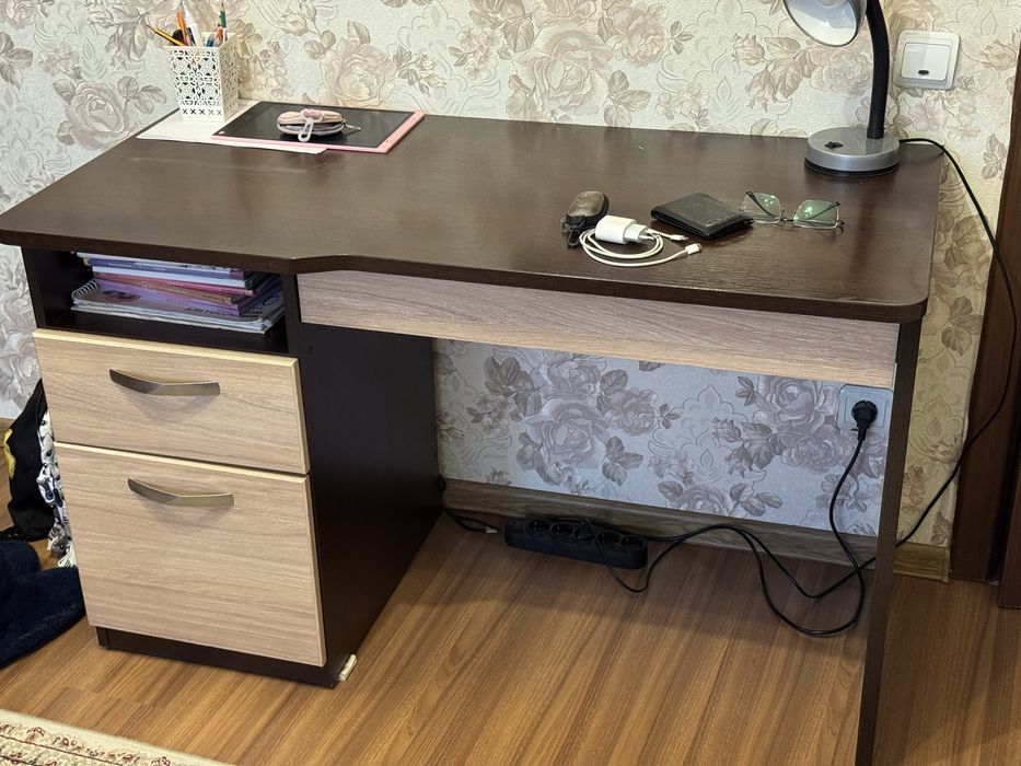 Продам письменный стол