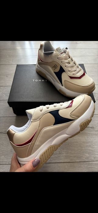Нови Tommy Hilfiger бежаво, ч и синьо 38 номер 25 см 120 лв