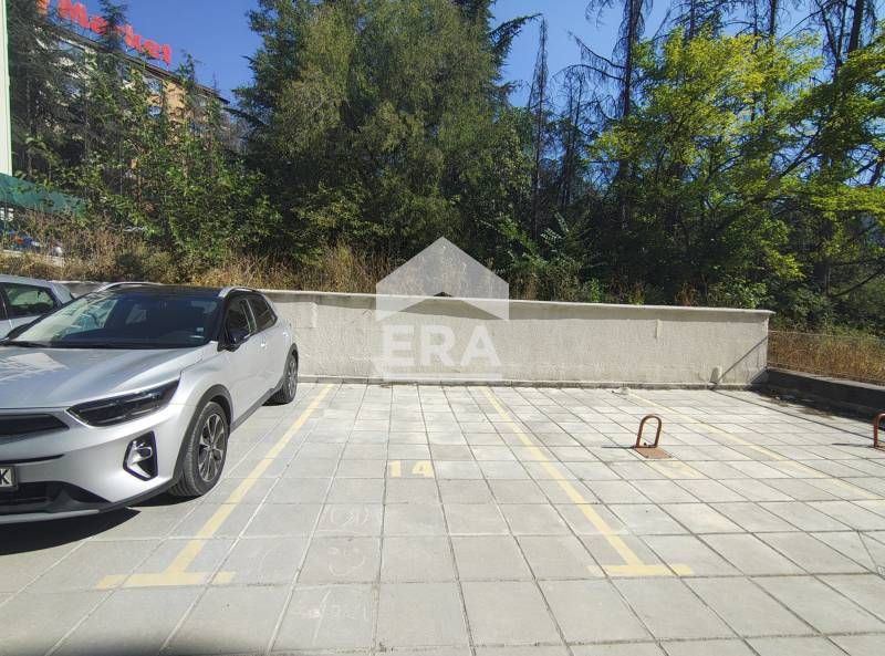 Ексклузивно открито паркомясто за продажба, към нова сграда на ул. Вас