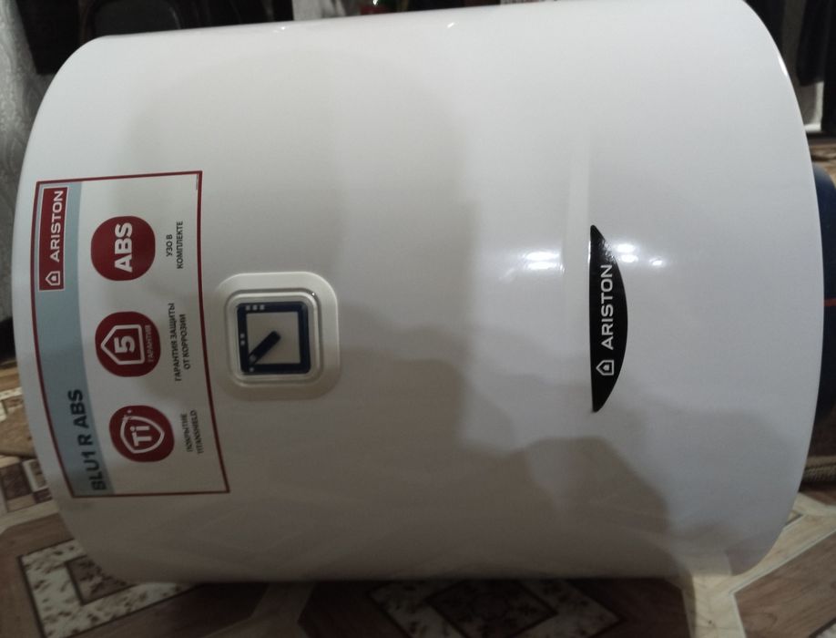 Продам водонагреватель Ariston