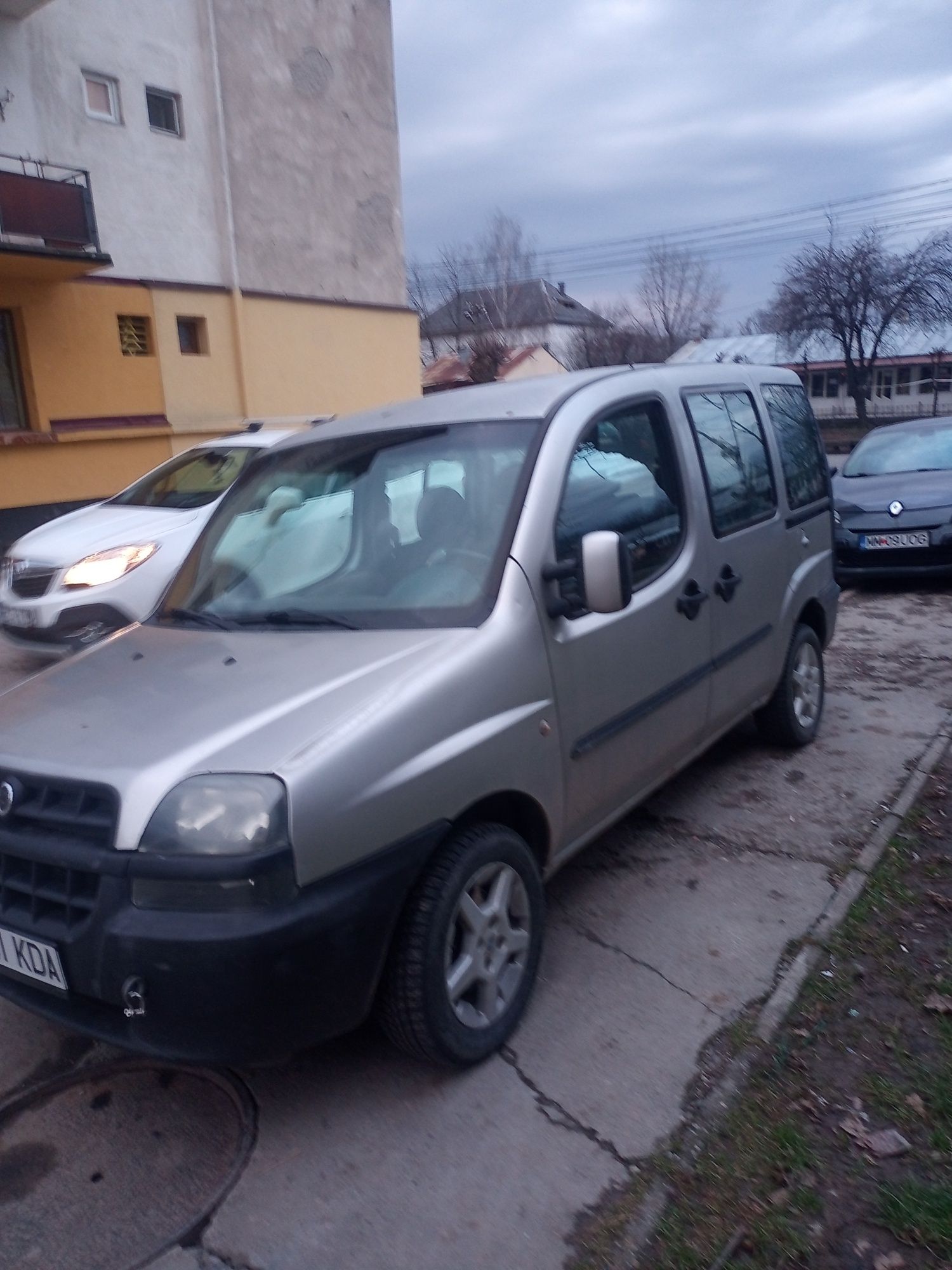 Vînd fiat doblo 2004