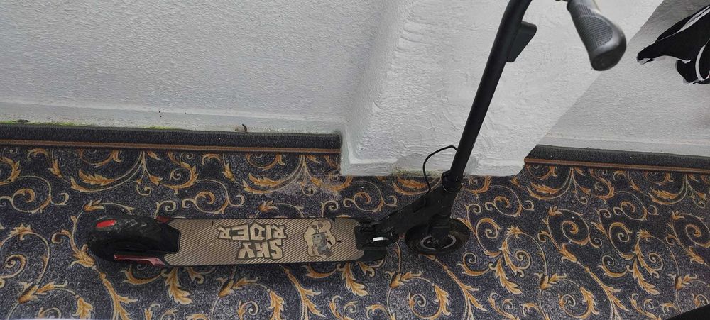 Vând doua trotinete electrice ,defecte.