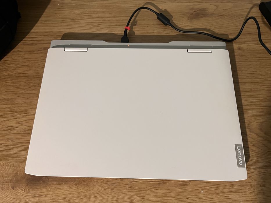 Мощен Гейминг лаптоп Ryzen 5 6600H 16Ram nVidia RTX 3050