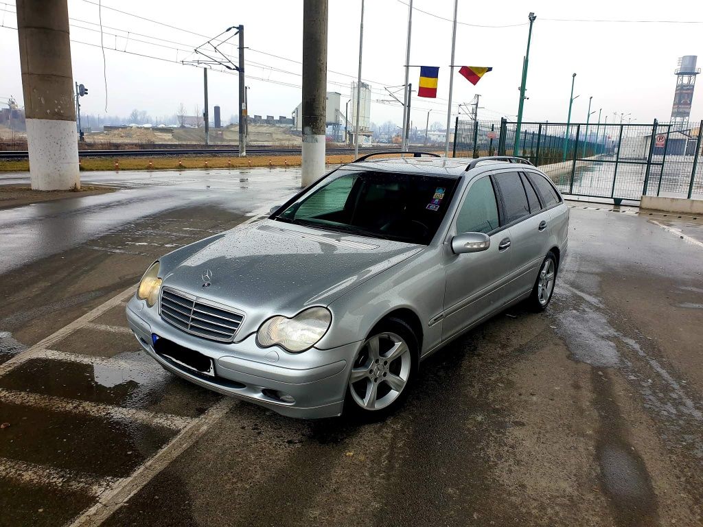 Dezmembrez Mercedes-Benz C220