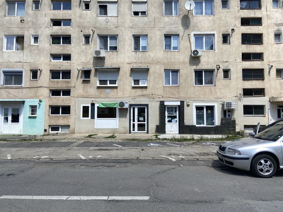 Inchiriez in Resita, zona "POLITIE", spatiu comercial.