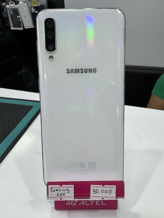 Телефон Samsung A50