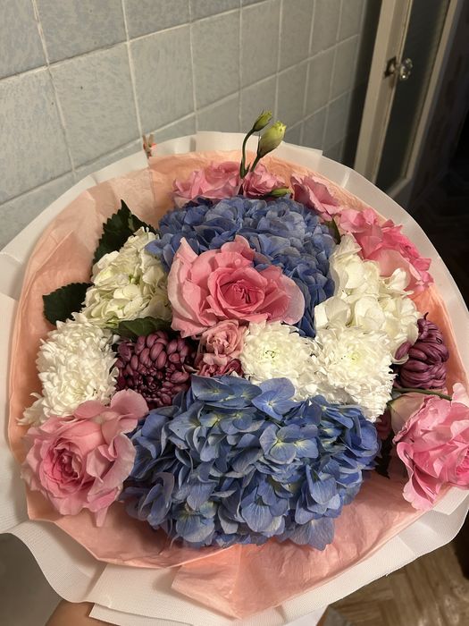 Гүл әртүрлі компазисияда,өте әдемі свежийй