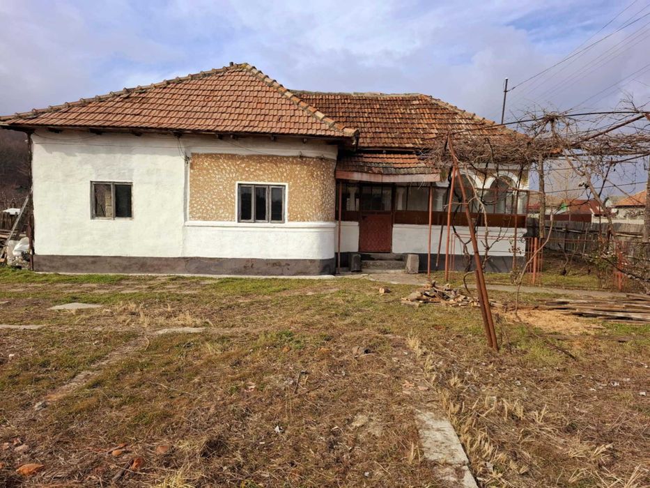 Casă de vânzare în Băbeni, str. Bonciu, jud. Vâlcea + teren 5129 mp !