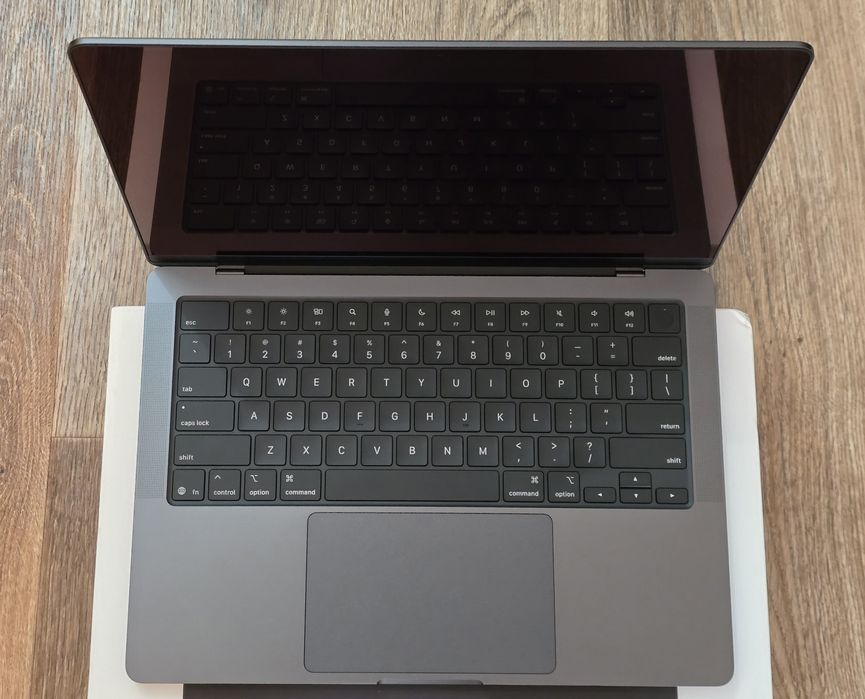 MacBook Pro 14 M5 16/512 4 цикла