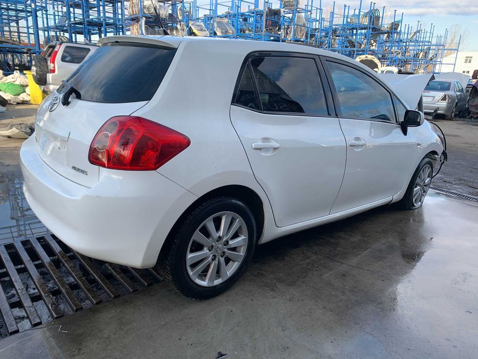 dezmembrez toyota auris 1.4i cod motor 4zzfe/ usa fata auris/ hayon