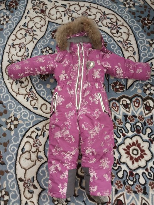 Продам зимний комбинезон на девочку
