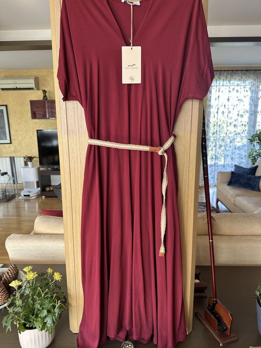 Рокля бордо с плетен колан