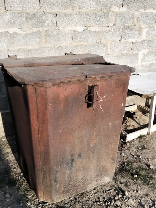 Бачок С кришкай целй