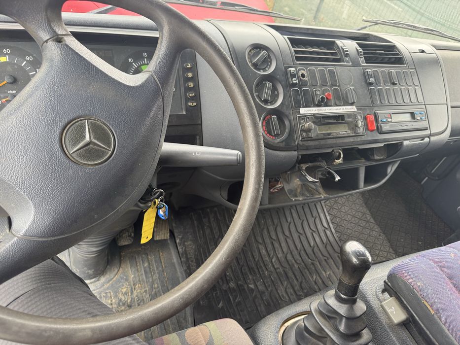 Mercedes Atego basculabil cu macara
