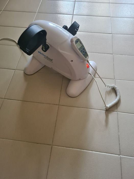 Електрически мини велоергометър с автоматично завъртане