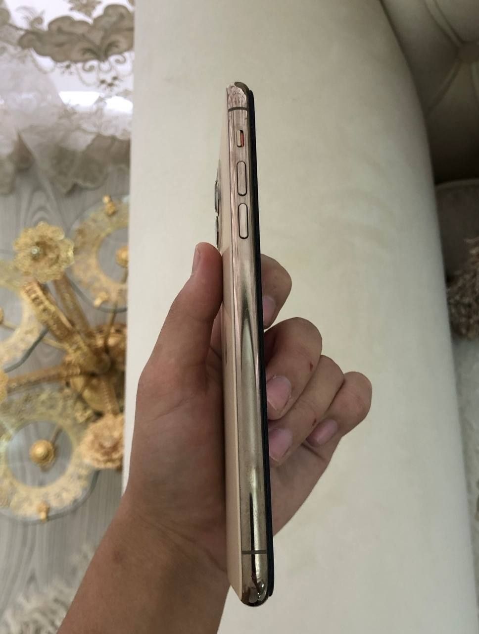 iPhone 11 Pro Max
Pamyat 64/4
Rangi:Gold
Yomkost:77
Xolati zor 
Dok ko