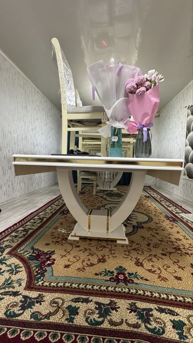 Новый стол и стулья