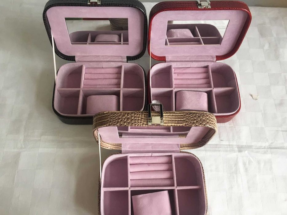 Cutie Bijuterii și Ceasuri Piele – cadou ideal. SIGILAT!