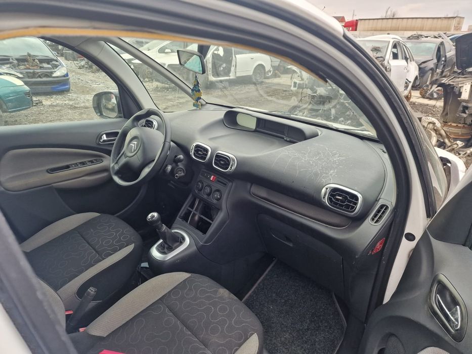 Dezmembram Citroen C3 Picasso 2011 1.4 benzina 8FP
