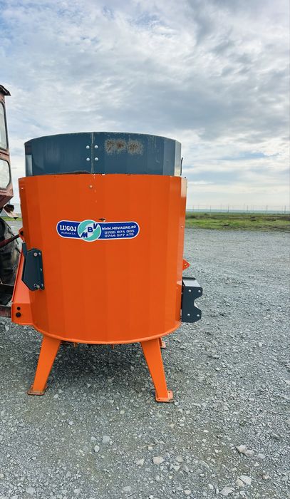 Remorca furajera 2.5mc