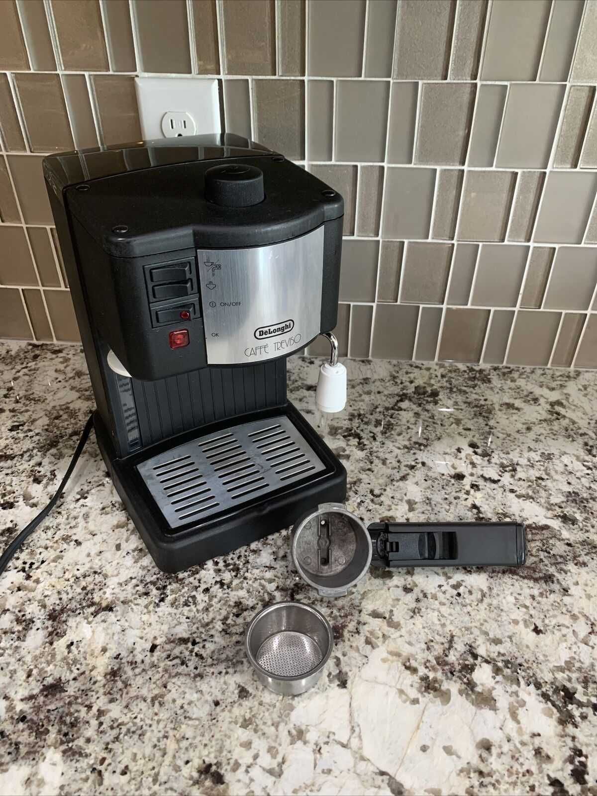 Продавам Кафемашина DeLonghi Италия. Еспресо и капучино. За 2 чаши