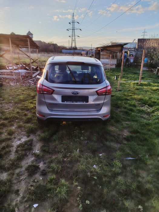 Vând  un Ford B  Max