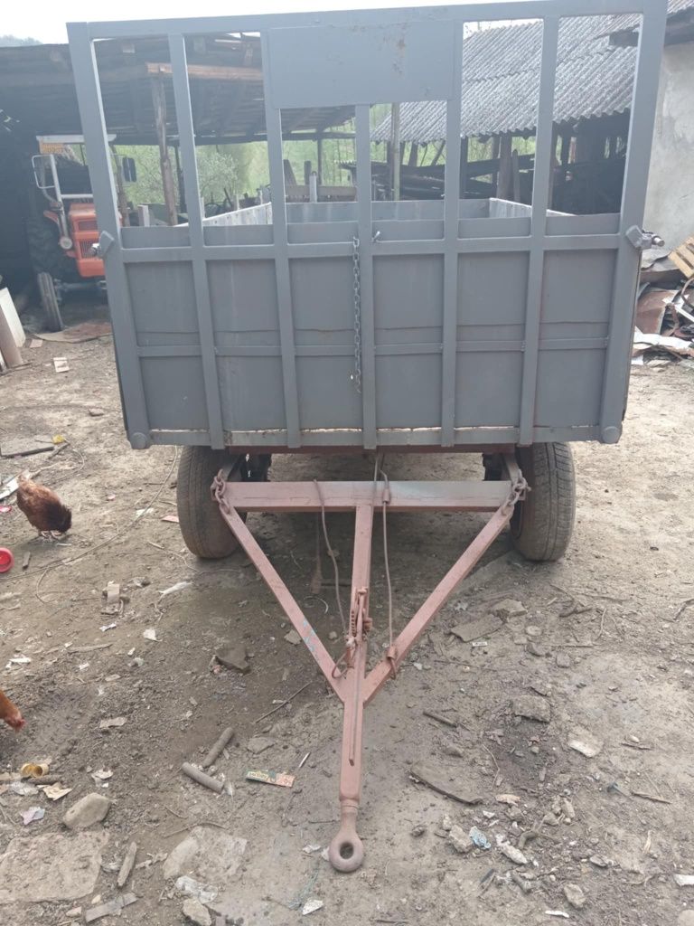 Vând remorca 2 axe pentru tractor