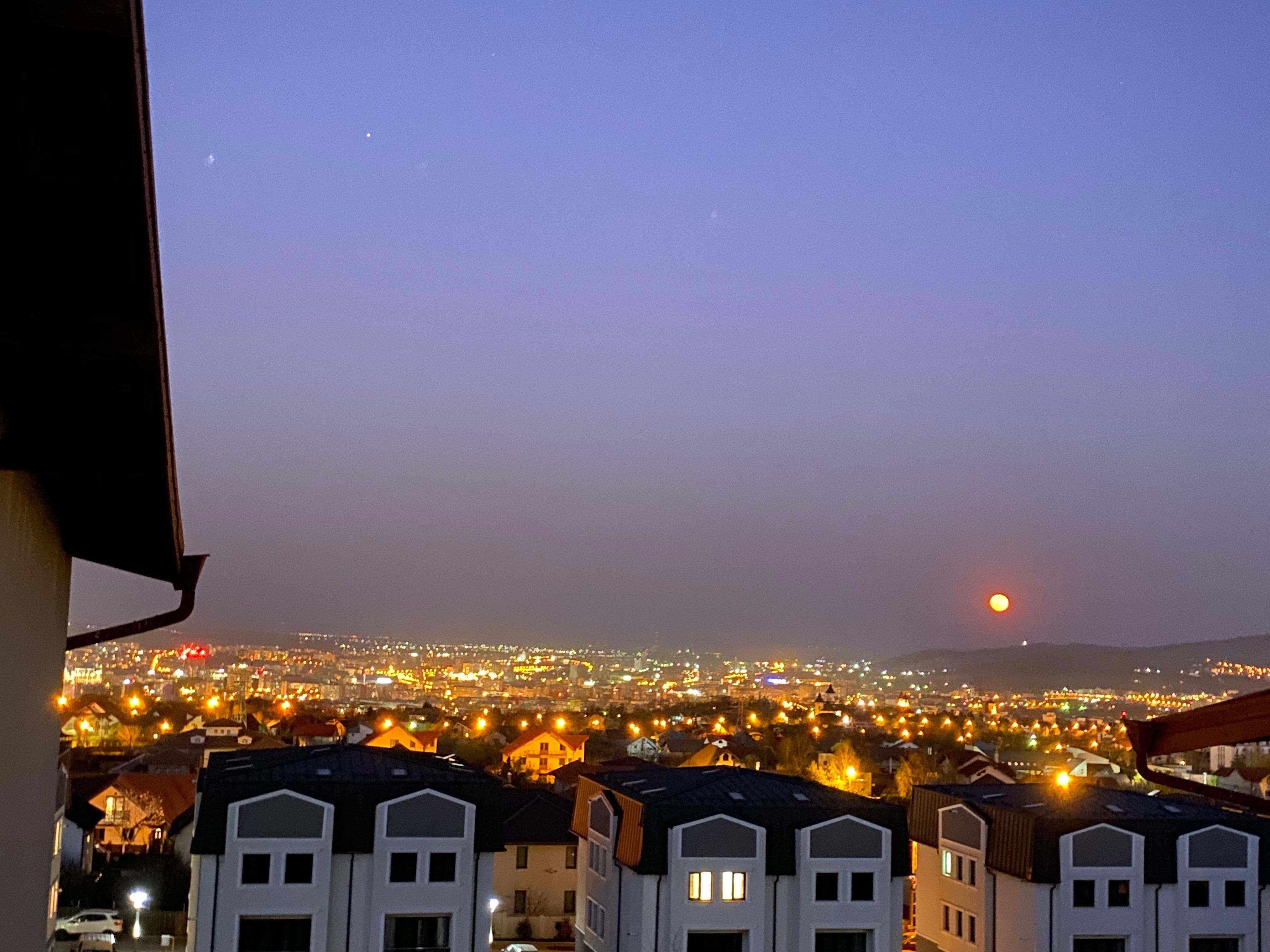 Inchiriez apartament cu o camera 350€/luna