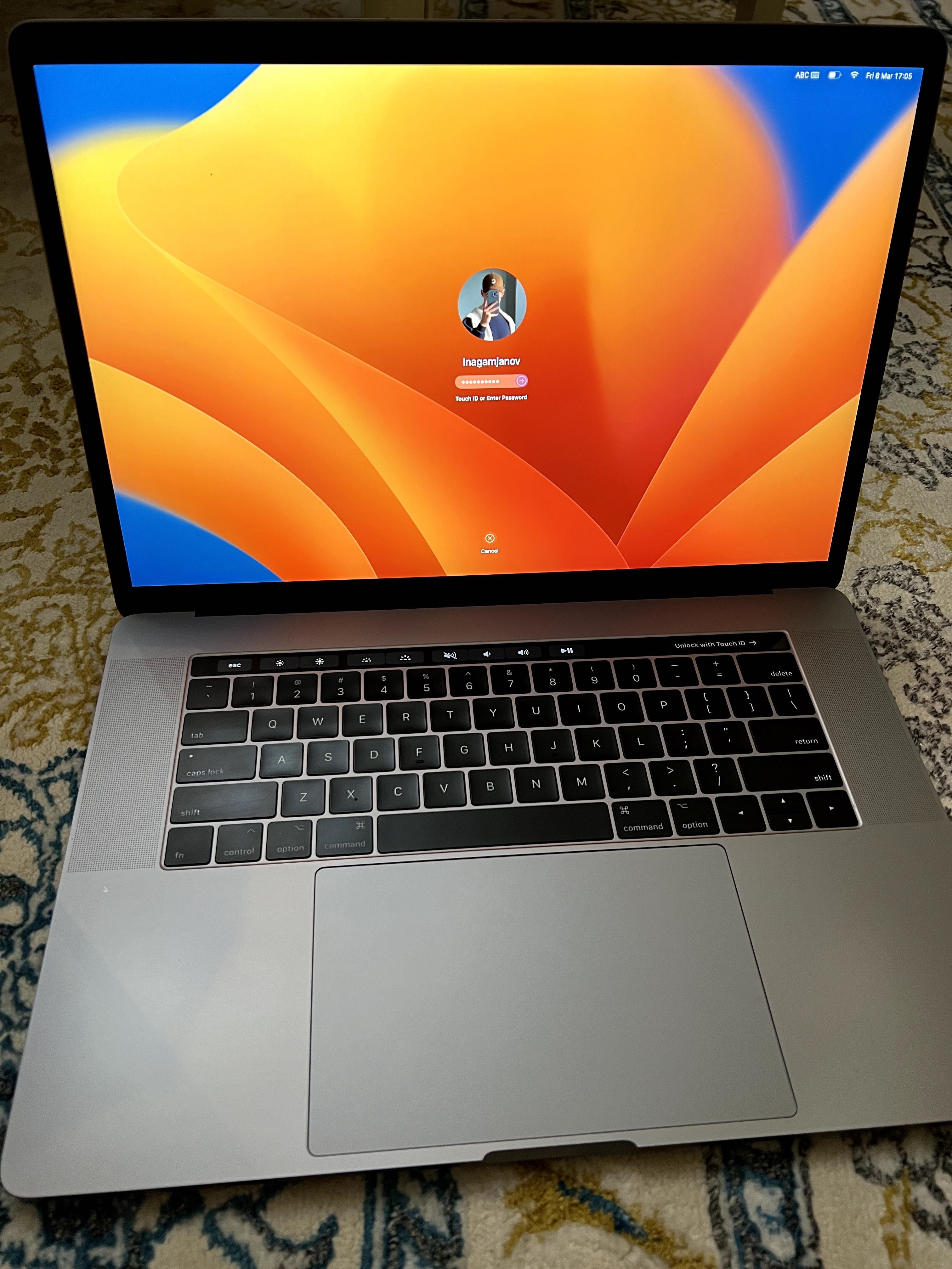 MacBook Pro 2017 16/256 GB  15" TouchID