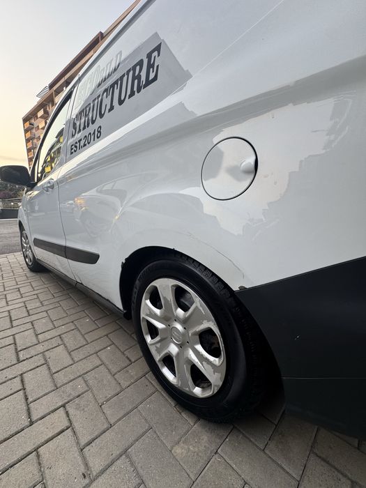 Ford Transit Courier an 2015 Ideal pentru Catering Pretul include TVA