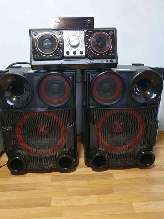 Аудиосистема LG с два големи субуфера и централен модул