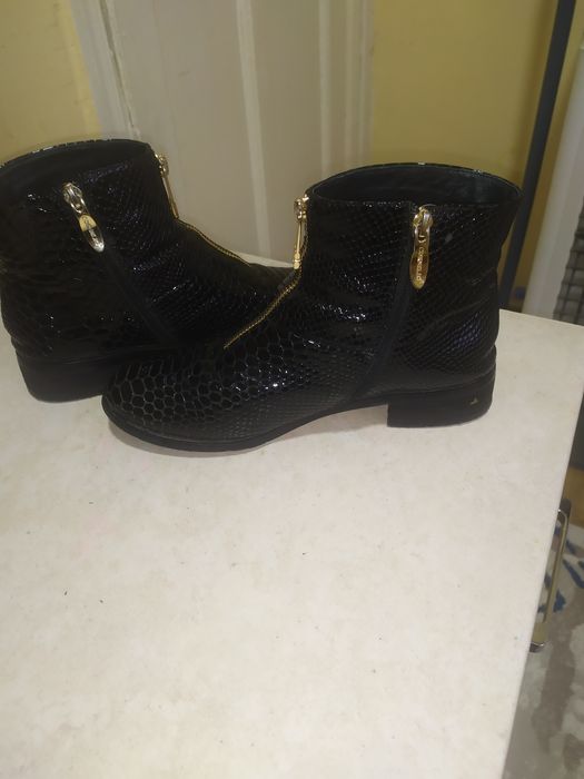 Женские демисезонные ботинки