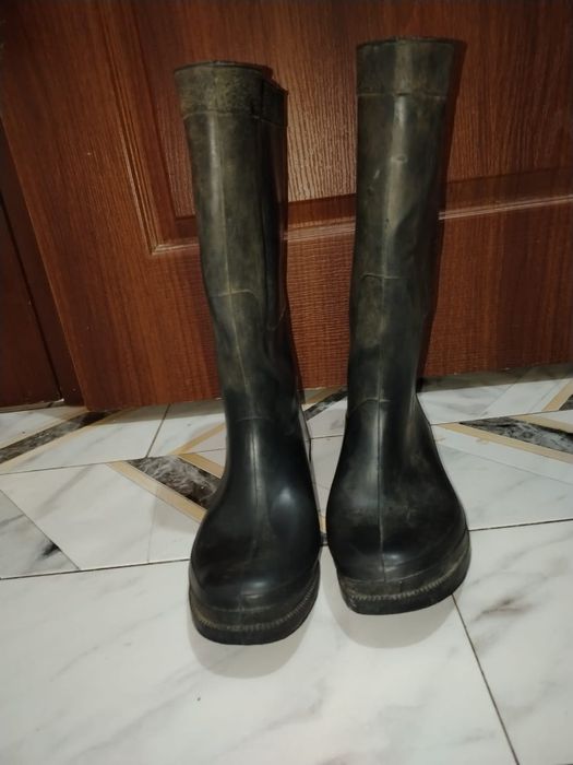 Продам резиновые сапоги