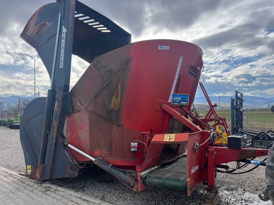 Фуражораздаващо ремарке Trioliet 12 м³ – Самотоварене и кантар + Видео