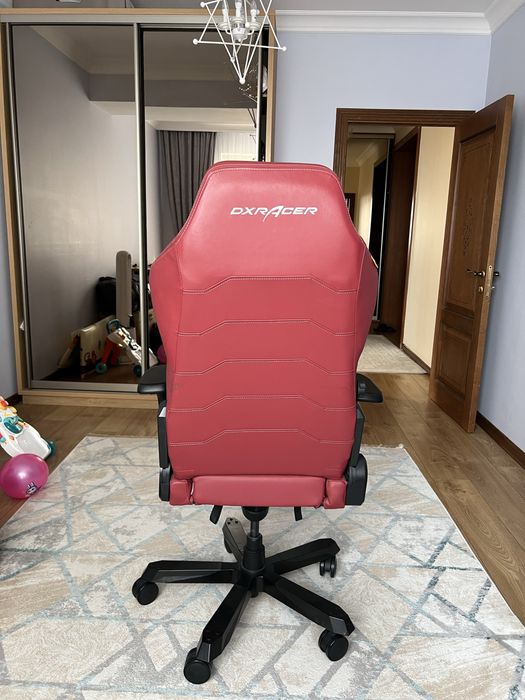 Компьютерный стол и кресло