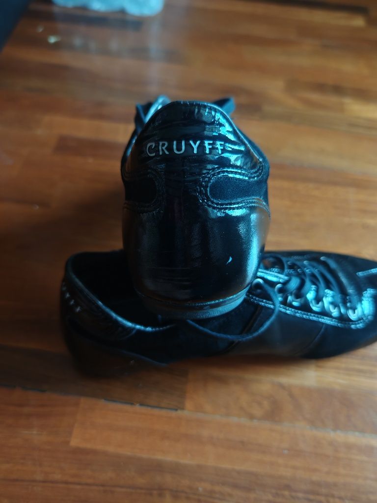 Сникърси Cruyff, черна кожа