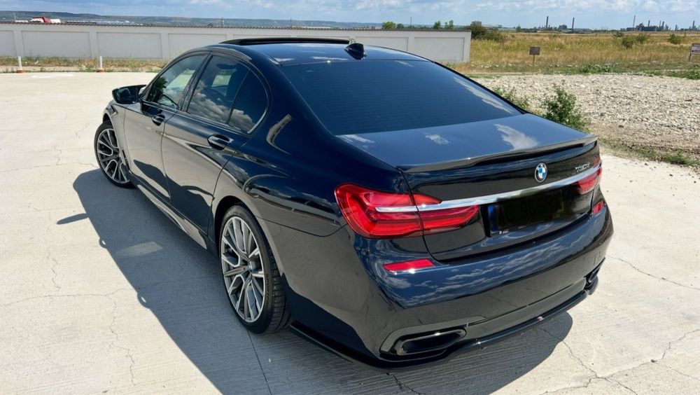 Vand Bmw seria 7/ G11-3.0 D. 2015-usor avariat bara fata