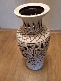 Продаю напольную декоративную вазу