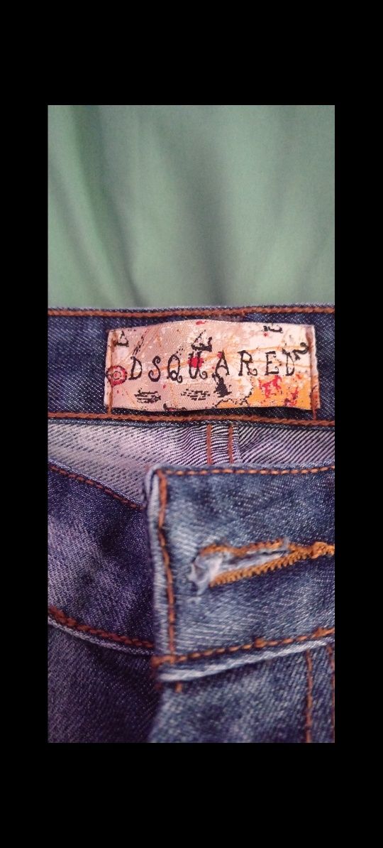 Skinny jeans DSQUARED2 
Se potrivesc unui S probabil