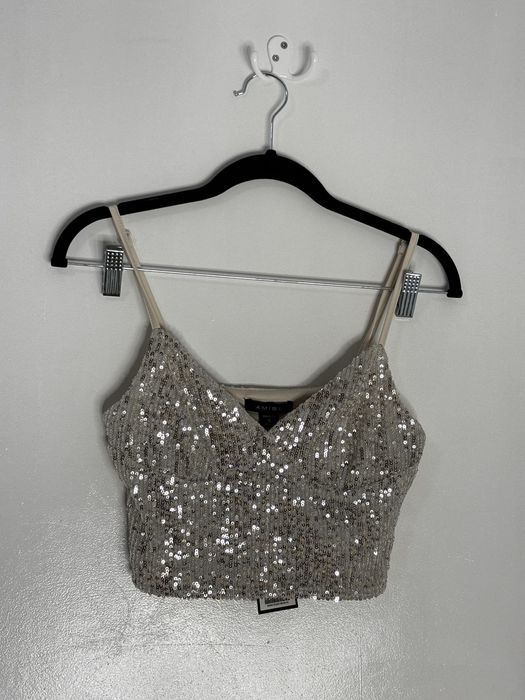 Златист комплект от пола и бюстие