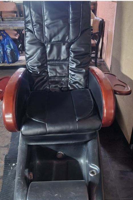 Продаю педикюрное кресло...