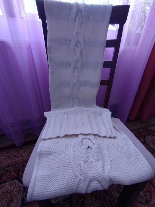 Fular nou, cu etichetă, din lână de miel