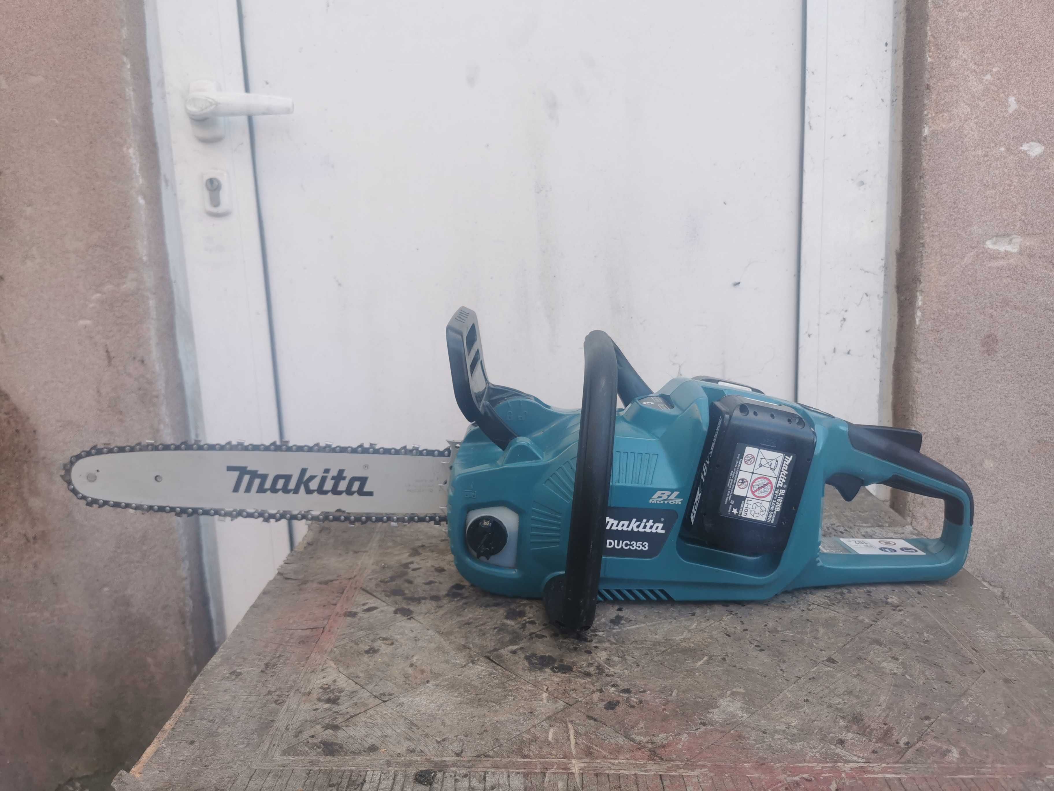 Акумулаторен верижен трион резачка Makita DUC353 36 V, 35 см, 3/8",