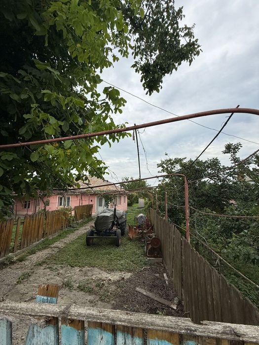 Casă bătrânească de vânzare