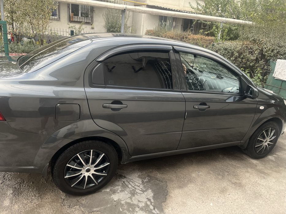 Продаю свою Nexia 3 LT