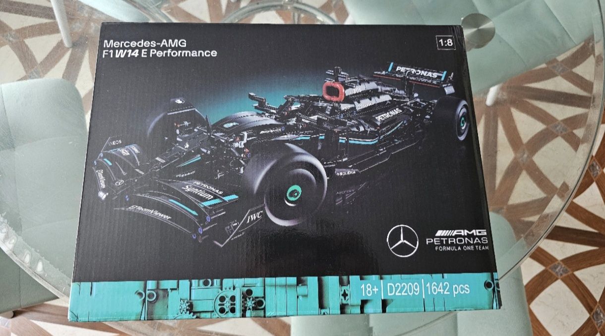 Lego Technic Mercedes-AMG F1, 1642 детали